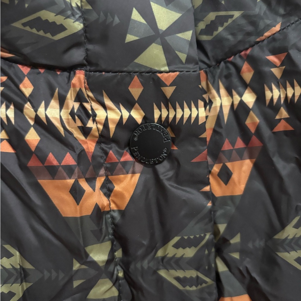 Pendleton reversible Aztec black down puffer jack… - image 3